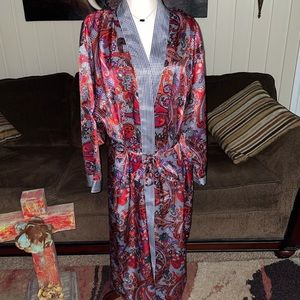 J.O. Intimates • Vintage • Size M/L • Burgundy/Purple• Paisley/ Floral • Robe